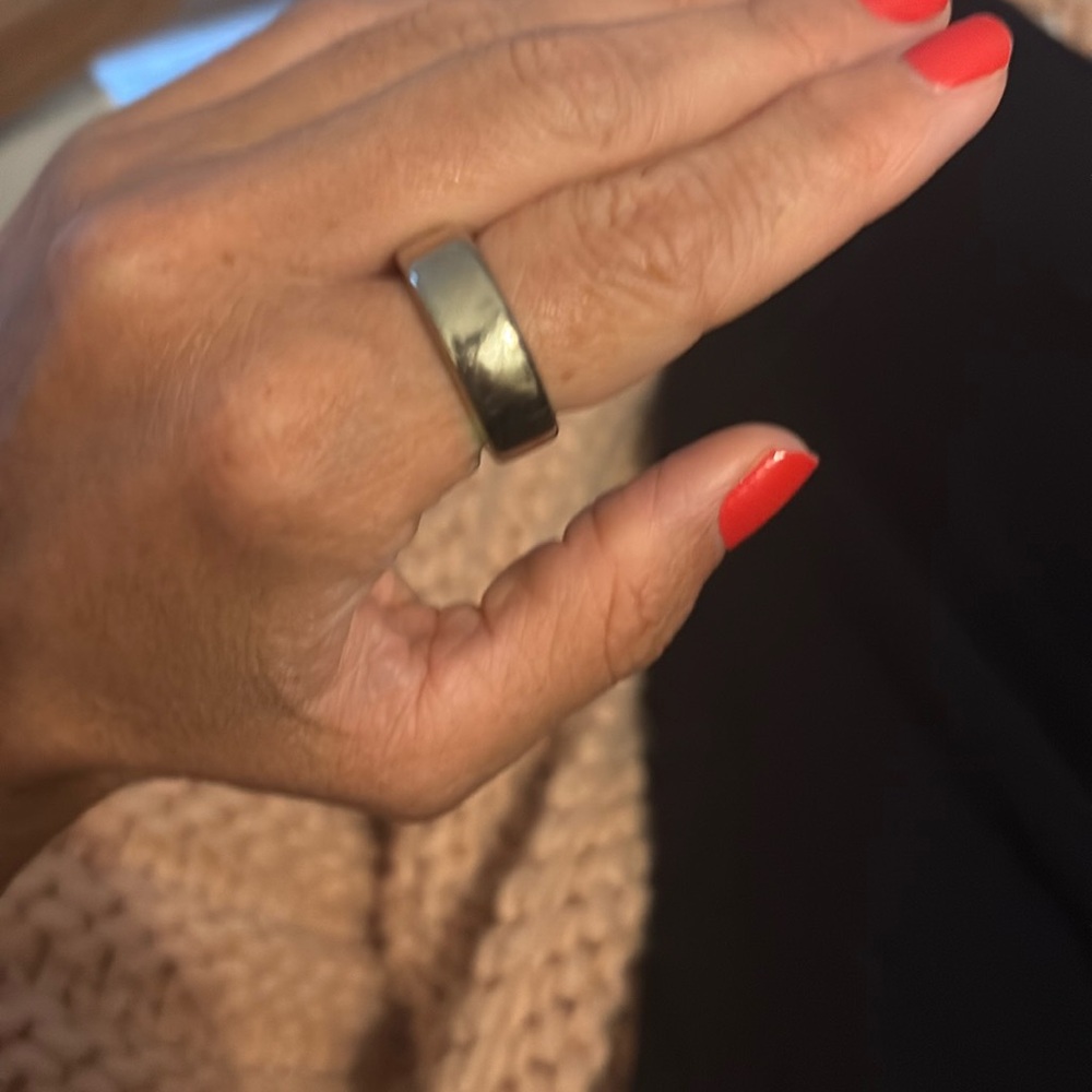 Oura ring gen 3. Rose gold. Size 9. With box and charger.